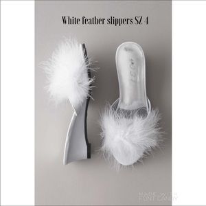 New chasing fireflies white feather slippers SZ 4